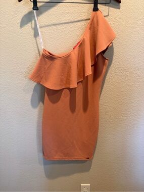 Guess One-Shoulder Ruffle Bodycon Mini Dress in Peach XS